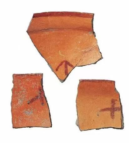 大地湾文化彩绘符号陶片